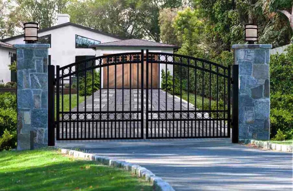 Dual swing iron driveway gates